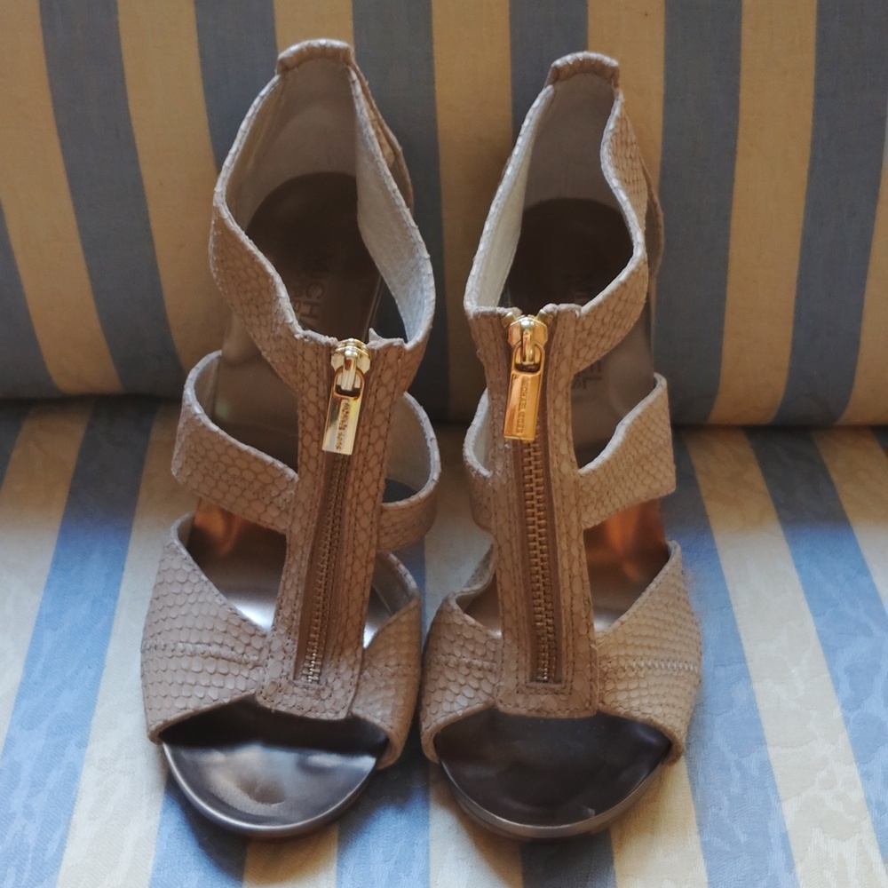 NWOT Michael Kors Berkeley Leather T-Strap Caged Heels Size 7.5M